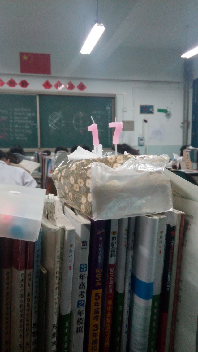 高考十年过去了，可还是会每个月做噩梦，看不懂题目，紧张凝固的考场，绝望窒息。醒过
