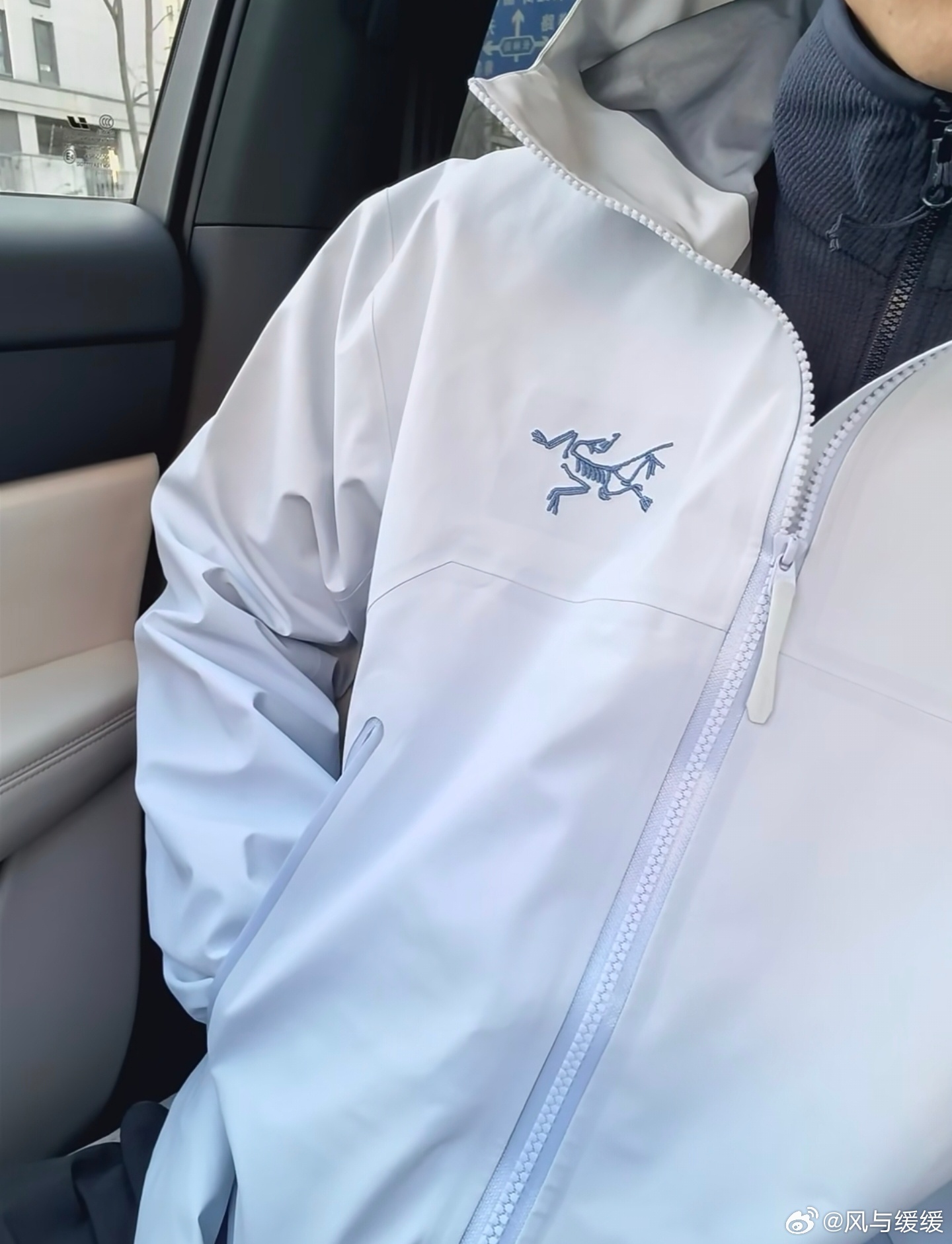 姐妹们，看到这个热搜真的会瞬间“下头”，甚至感到后背发凉。这不仅仅是一块湿巾毁了