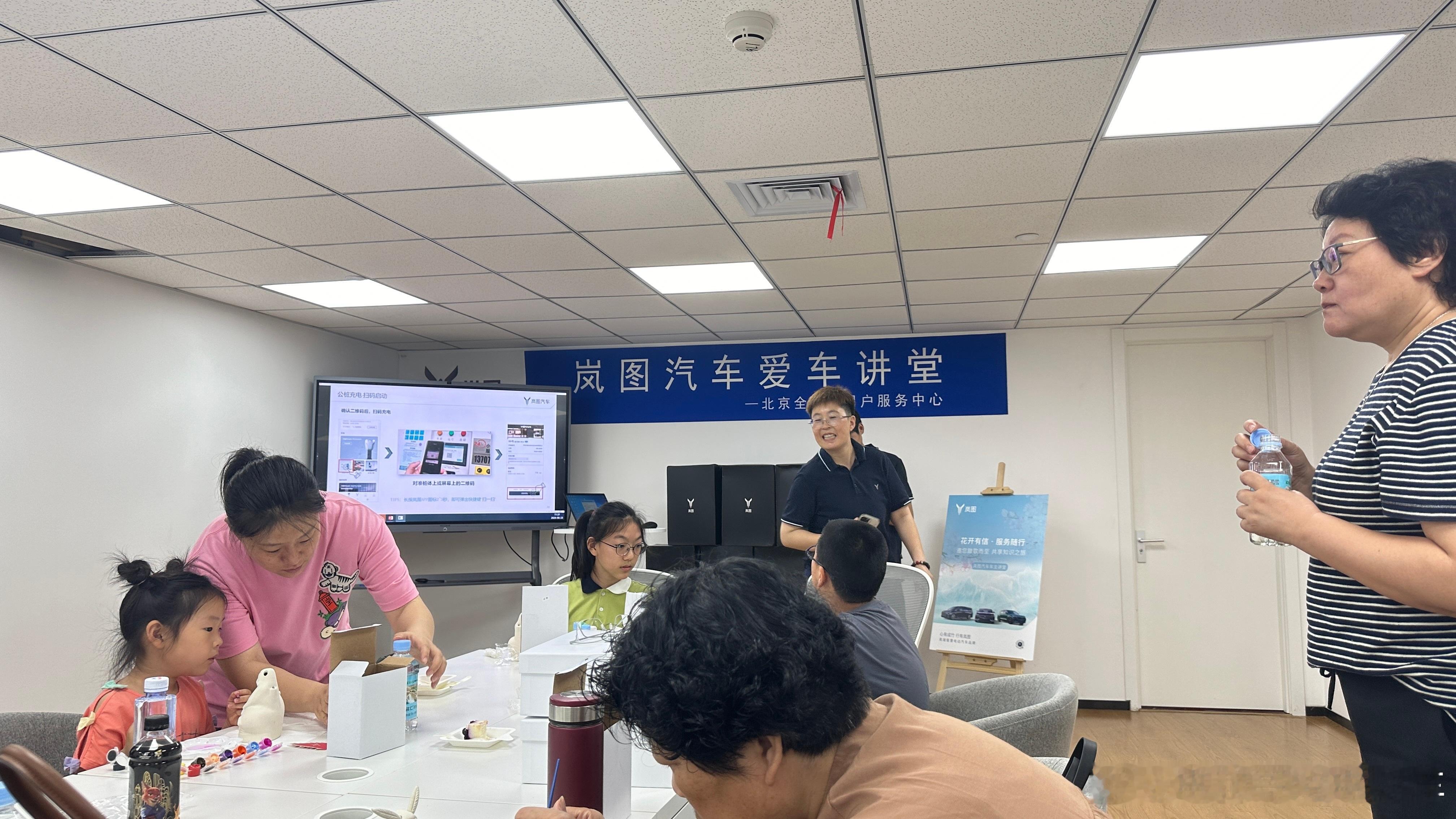 #岚图车主讲堂#来参加岚图爱车讲堂，内容都是关于车辆使用规范的，干货不少。当然，