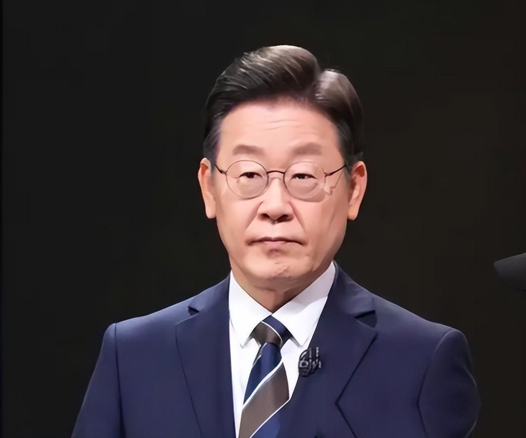 一国总统，在国务会议上，郑重其事地跟公职人员说了一句话：喝酒玩乐可以，但别让年轻