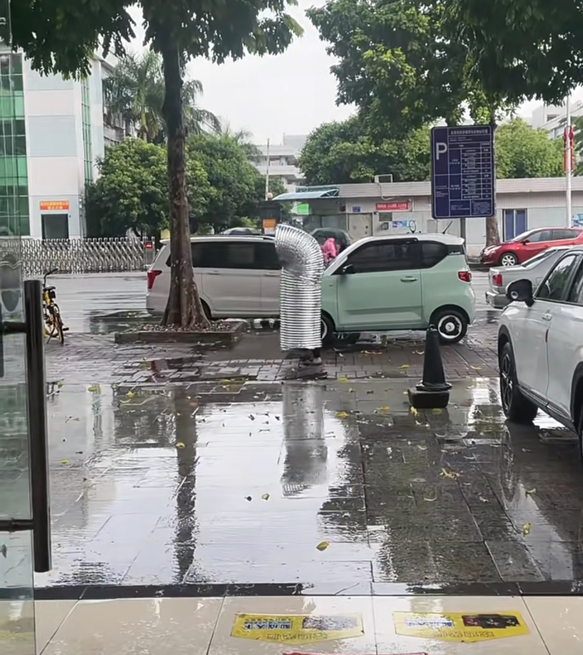 下雨天看见烟囱离家出走 ​​​