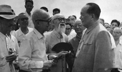 1957年，章士钊说共产党不能学宋太祖杀功臣，毛主席一句话救了他。


1957