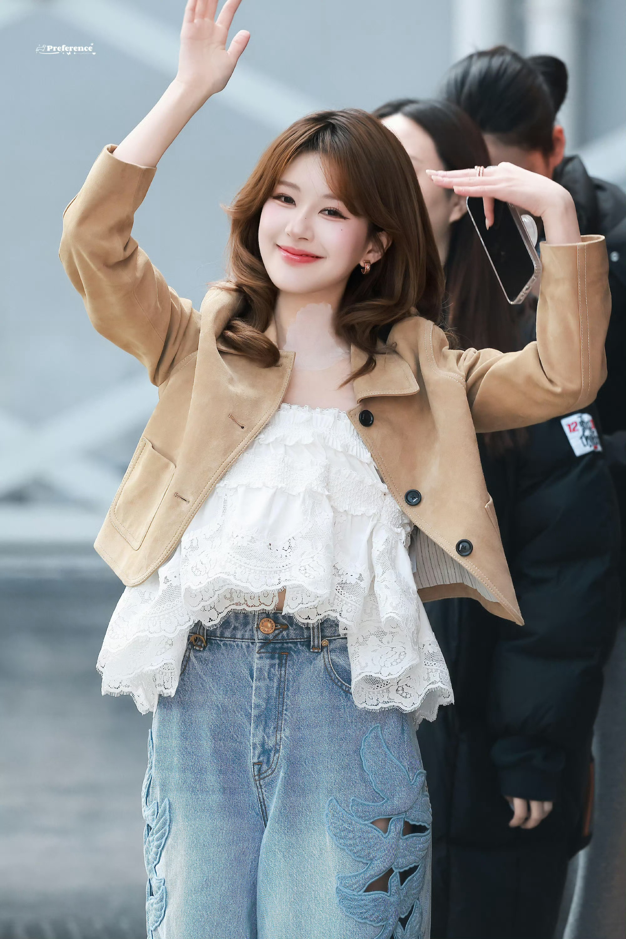 赵露思今日脱口秀综艺录制造型 