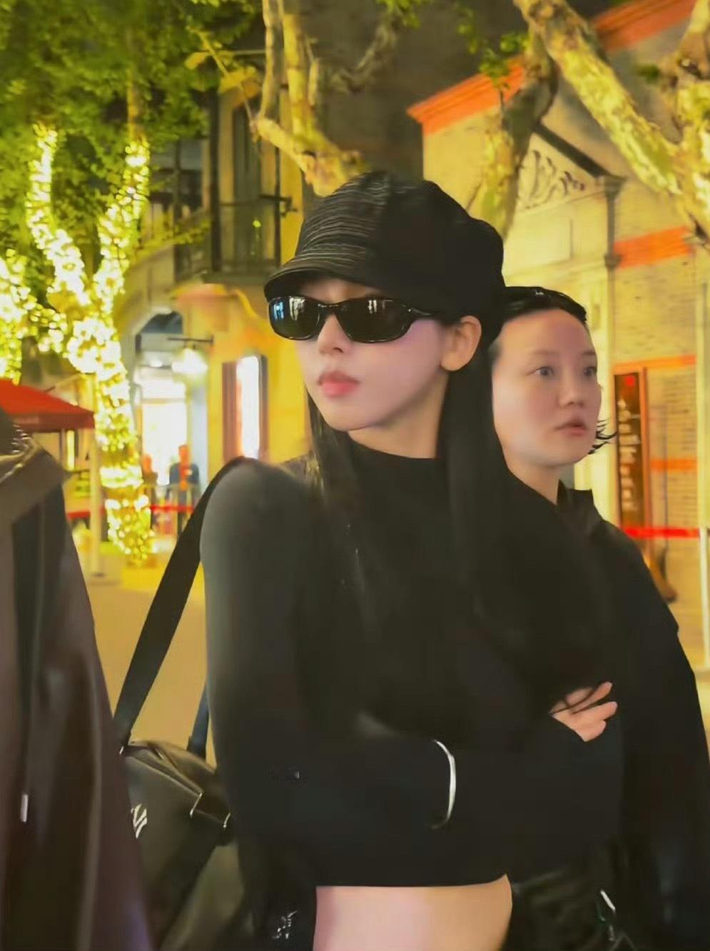 上海偶遇柳智敏吃火锅私生哪来的脸说是偶遇跟踪就说跟踪私下吃个火锅被私生跟还说偶遇