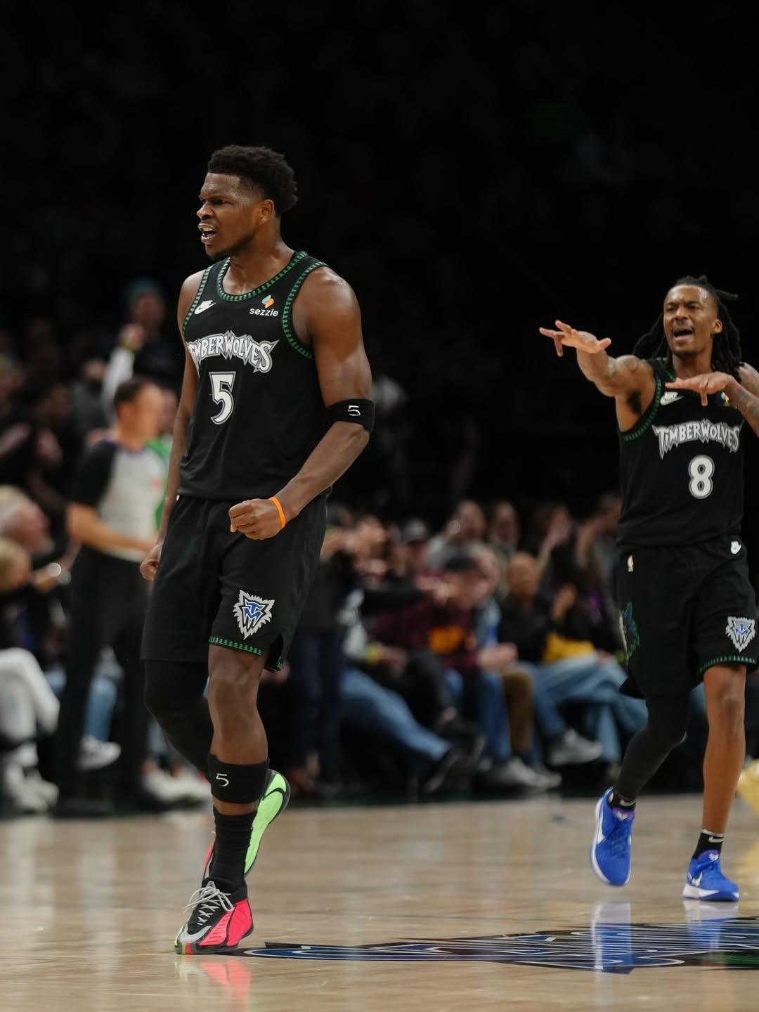 经典VS紫雨你更喜欢哪一套球衣？images via wolves 