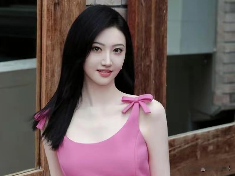 景甜怎么老是饰演“富贵角色”？
导演一语道破天机！
导演说
景甜
举手投足一回眸