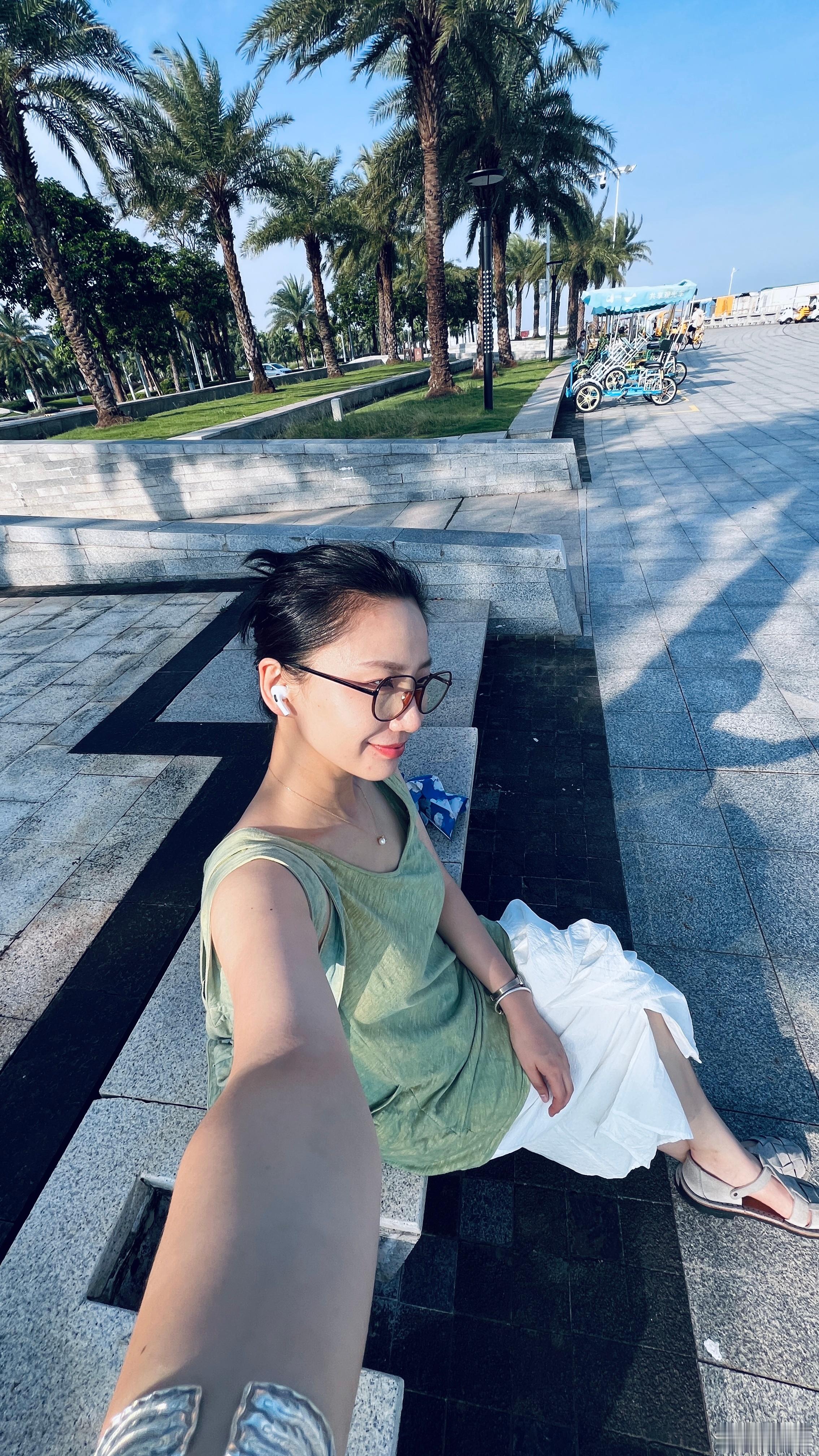 处在“非安顿状态”下的生活，让我看到了小我对生活方式的认同和执着。“我试着在事物