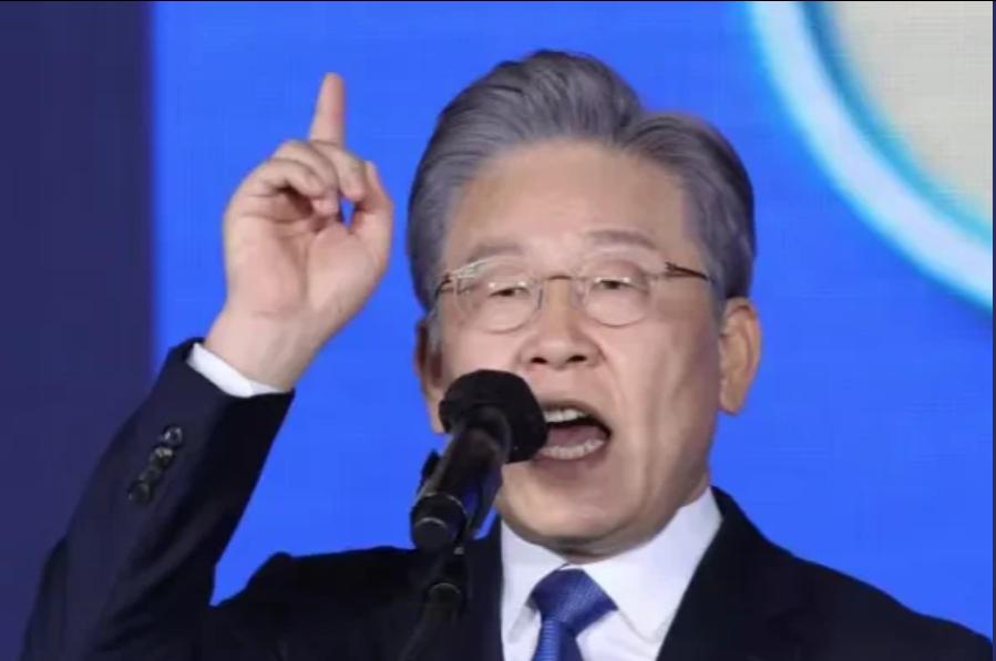 韩国政坛迎来剧变，文在寅干不成的事，李在明居然干成了，检察厅正式成为历史！
9月