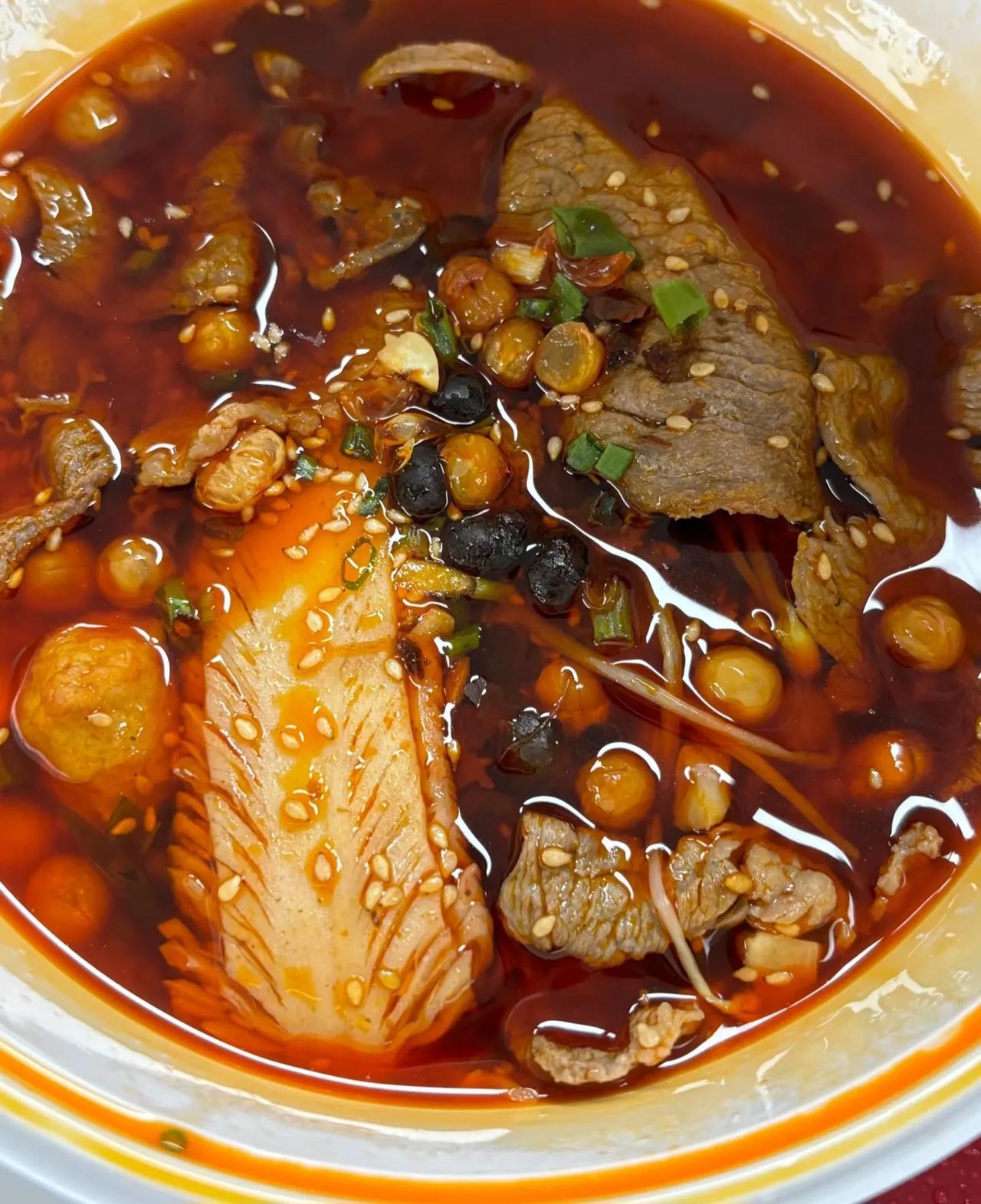 杭州吃饭日记 8.14[惊呆]
晚餐：冒菜
说实话，对于一个西北人来说，不管是吃