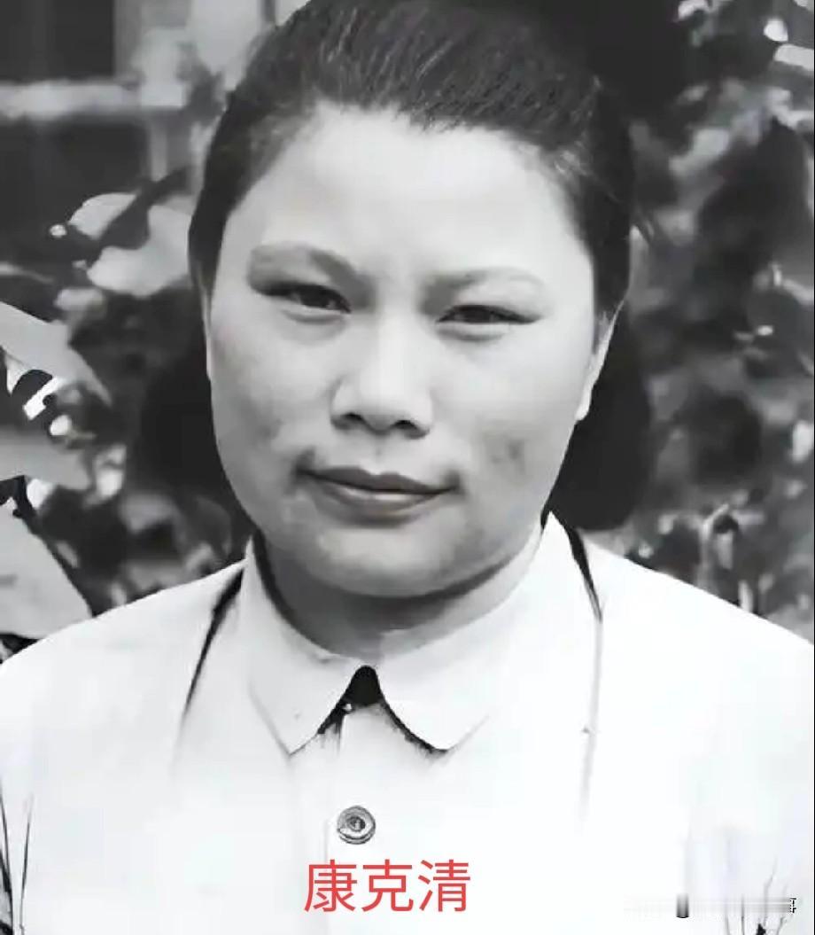 1960年的一天，康克清找到内蒙古自治区主席乌兰夫，要他从内蒙古调运一批奶粉送往