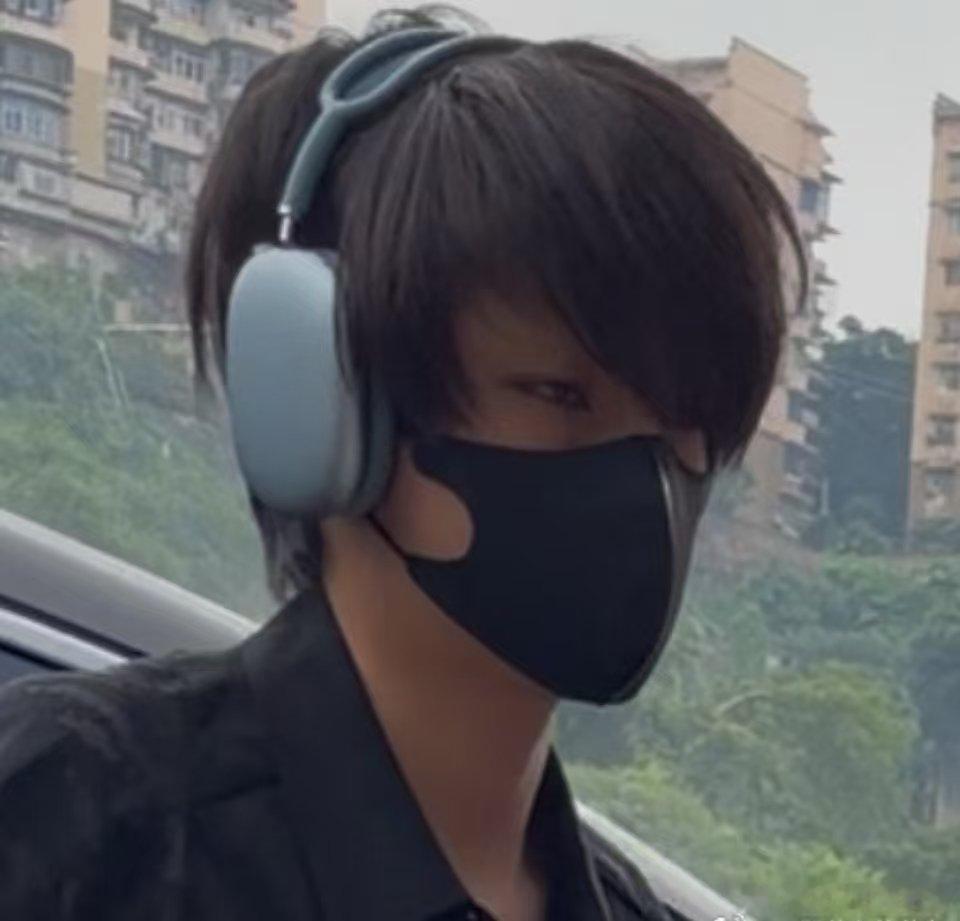 王橹杰的眉毛去哪了王橹杰眉毛丢了 王橹杰今日上班路透，不见眉毛了 