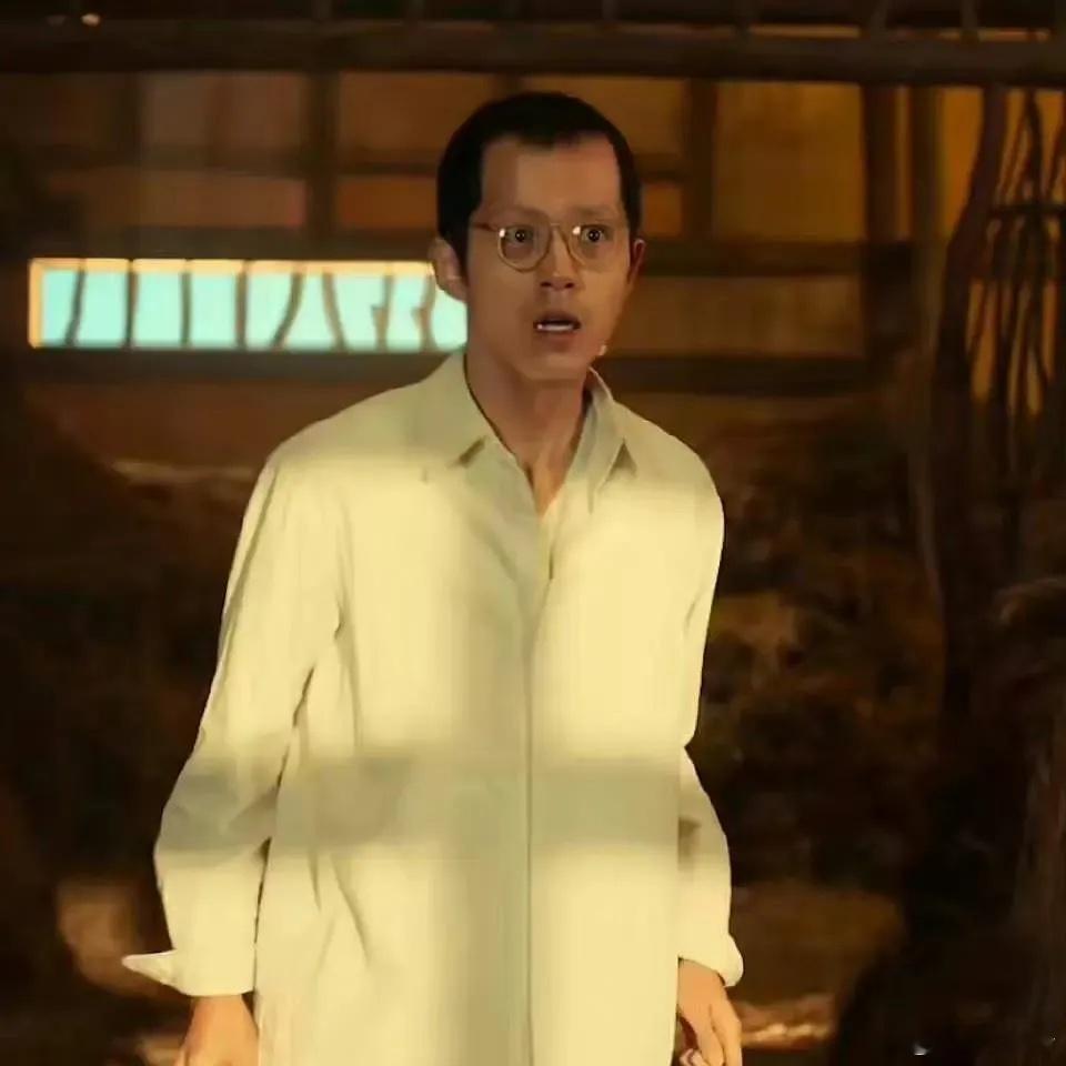 刘昊然新电影《解密》定档8月3号，感觉他为了贴近原著，牺牲了不少，好秃然[笑cr