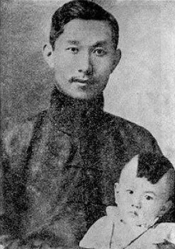 1904年，22岁的蔡锷迎娶29岁的刘长姑，怎料花轿临门，新娘誓死不嫁。蔡锷下不