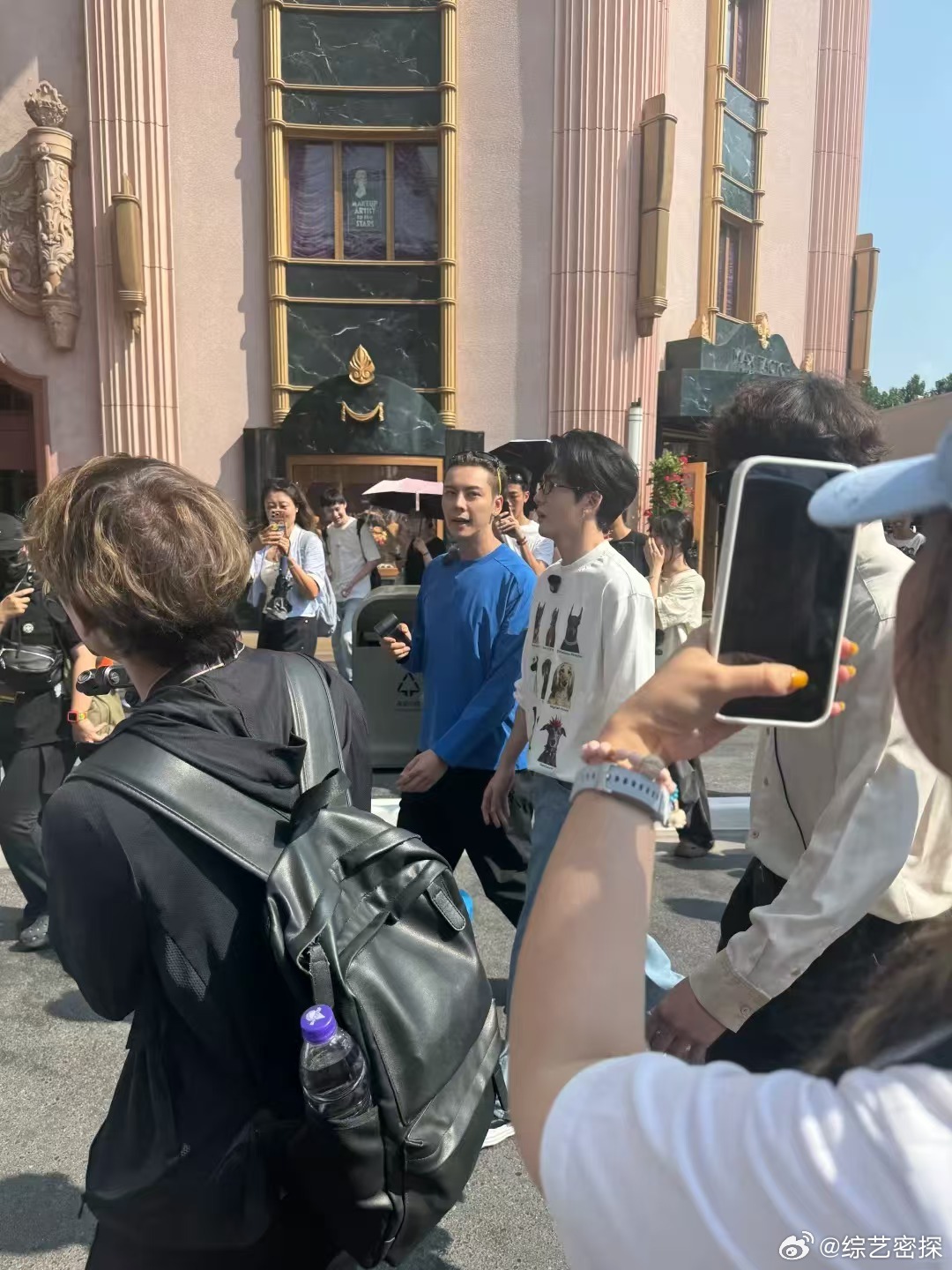 环球影城偶遇陈伟霆曾舜晞九门 是谁做梦都想看的画面！张启山吴老狗跳出剧集，现身环