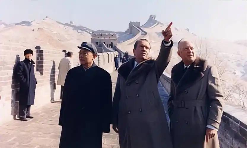 漂泊童年：逆境磨砺，贫民窟走出的坚韧少年
 
1963年2月17日，黄仁勋出生于