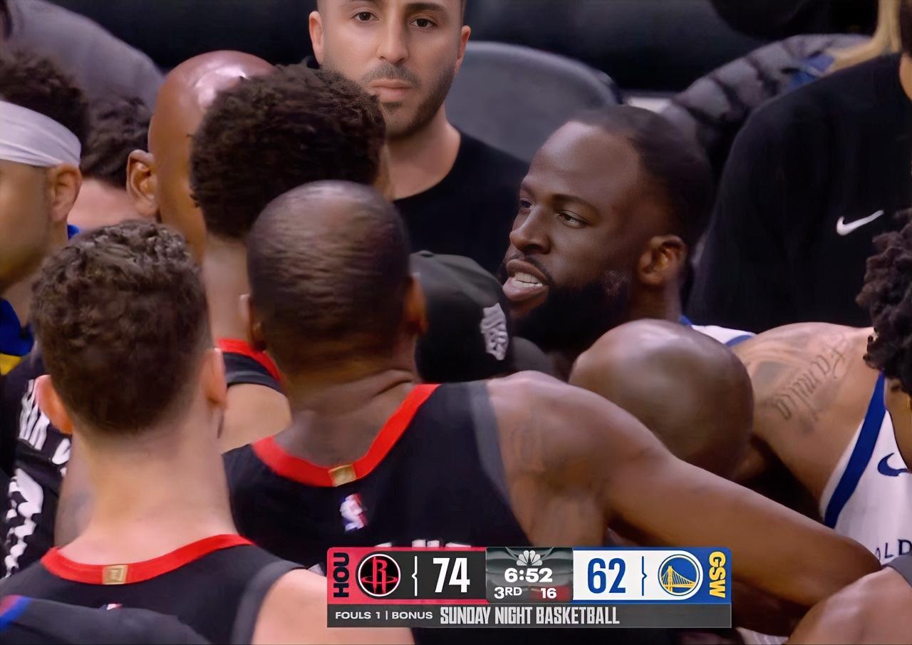 杜兰特：萌库就是牛逼，复出第一场就砍下29分，不像某人，老是想搞盘外招。
库里：