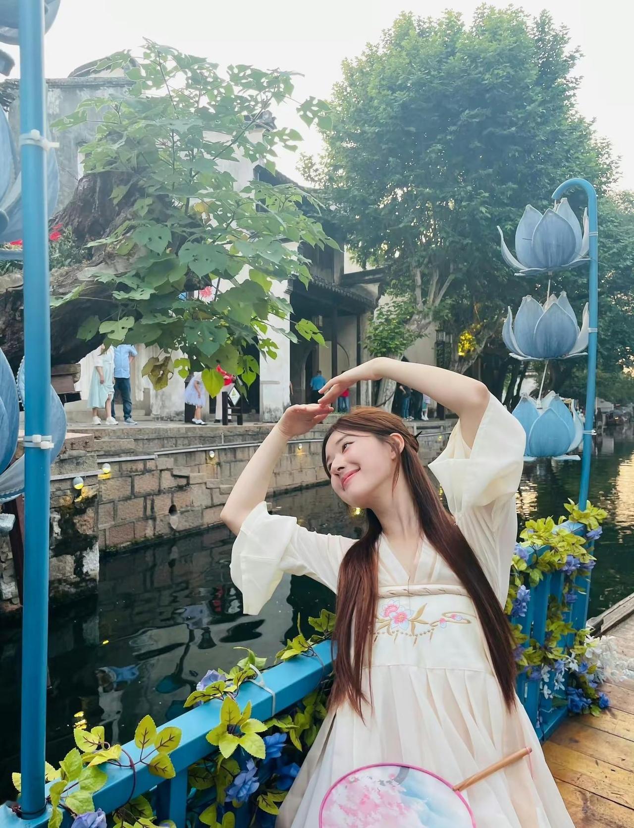 少女心气是不可再生之物穿搭 赵露思 氧气感