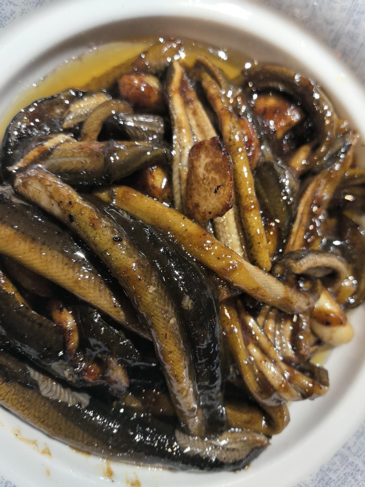 在淮安，品尝了两家文楼淮扬菜。
第一家是阳光现代城店，见前排三张图片，花了126