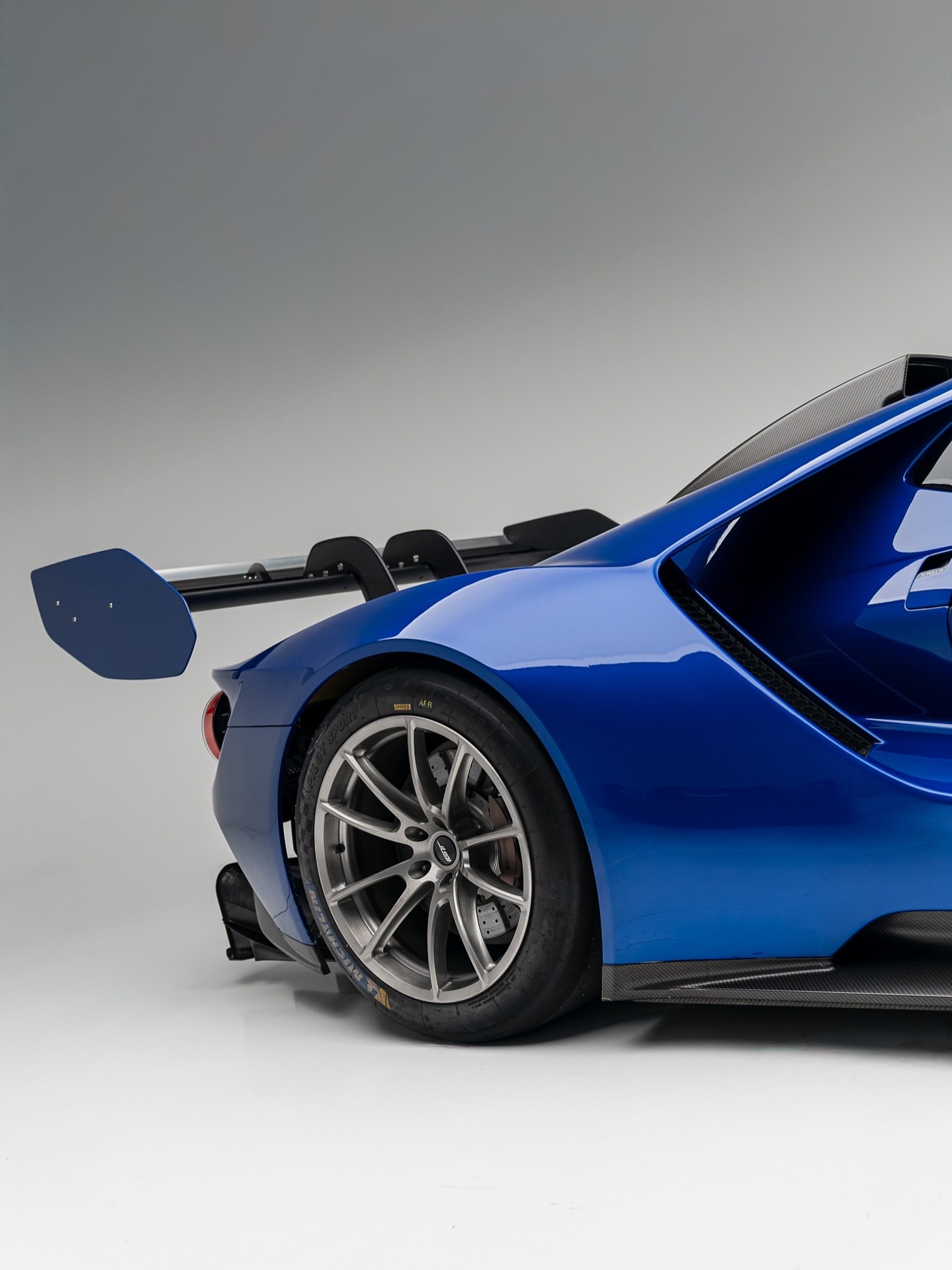 Car时尚  底盘编号 01。终章的开端。福特 GT Mk II 无任何妥协。在