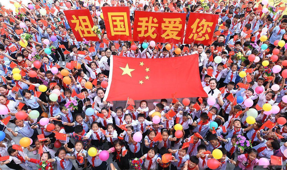 金秋十月，中华人民共和国迎来76周年华诞。
每逢国庆，无论身处何地，爱国主义情愫