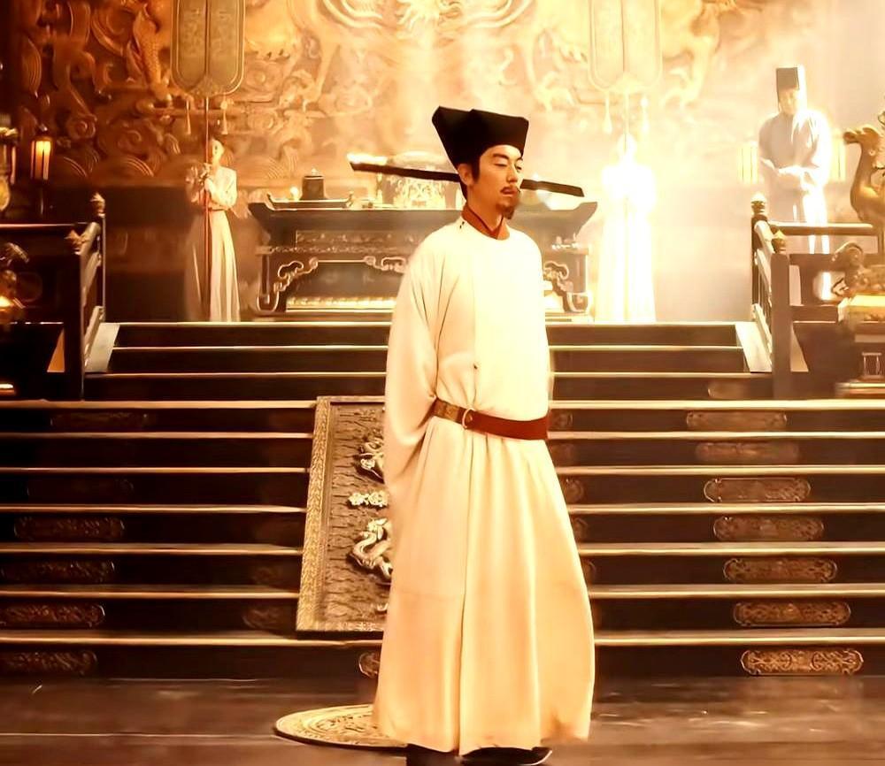 “演戏是为了圈粉吗？”朱亚文曾在节目里这样困惑地问。

他当年靠《红高粱》的余占