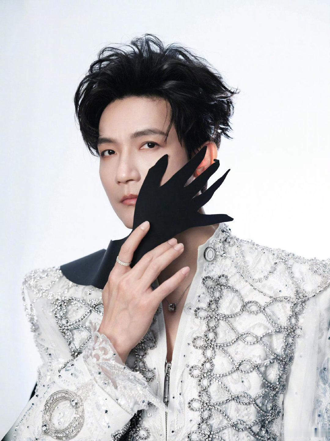 陈楚生上海站圆满结束陈楚生上海演唱会圆满结束 陈楚生荒芜之境上海演唱会圆满结束，