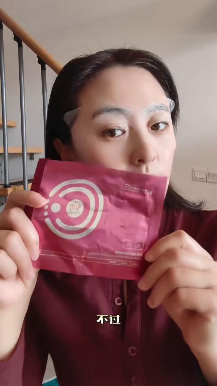 这款眼膜我必须给差评，用过之后眼周细纹、干纹居然消失了，就连眼袋也变小了，脂肪粒