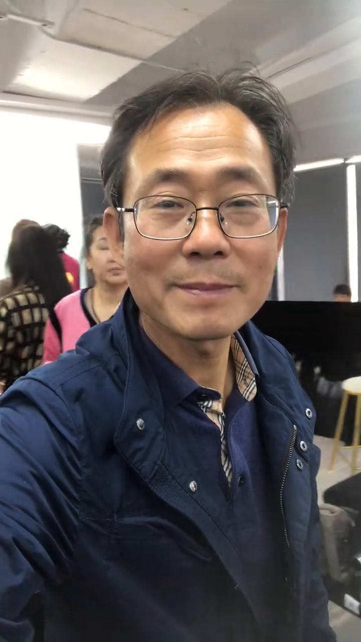 看一大举报，这是一个大举报的动作。