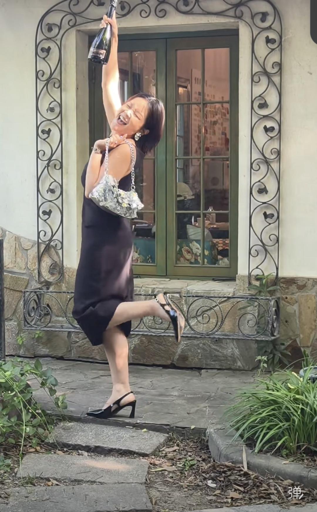 一个女人若能养活自己，有挣钱的本事，有房有车，那独自生活也挺好！千万别指望男人能