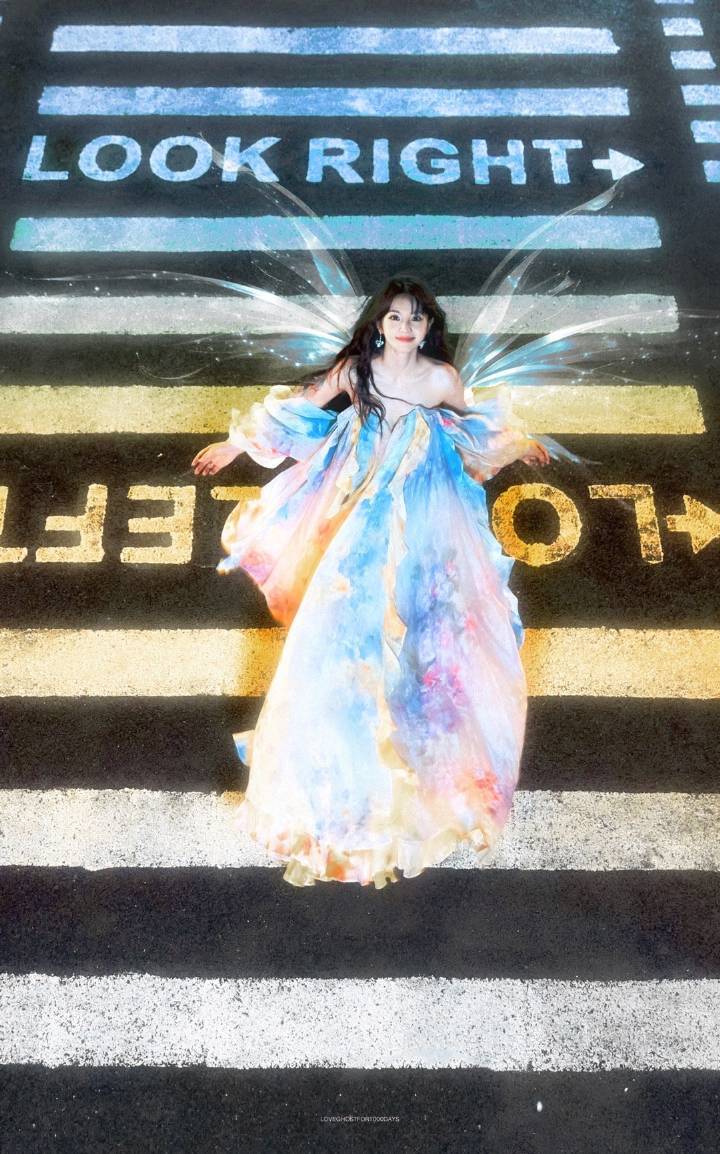 VOGUE红毯第一张神图来了，田曦薇这个好美！好像一个蝴蝶公主逃出城堡后张开手臂