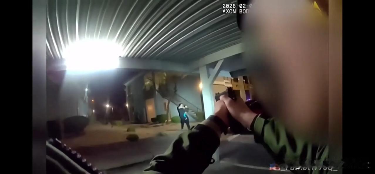 颠覆认知！美警察百枪击毙三岁幼童及其父亲！中美执法底线真的不一样！
      
