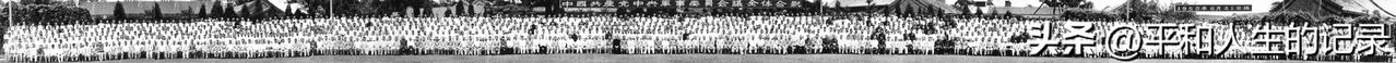 1958年6月21日，中国共产党中央军事委员会会议全体合影。