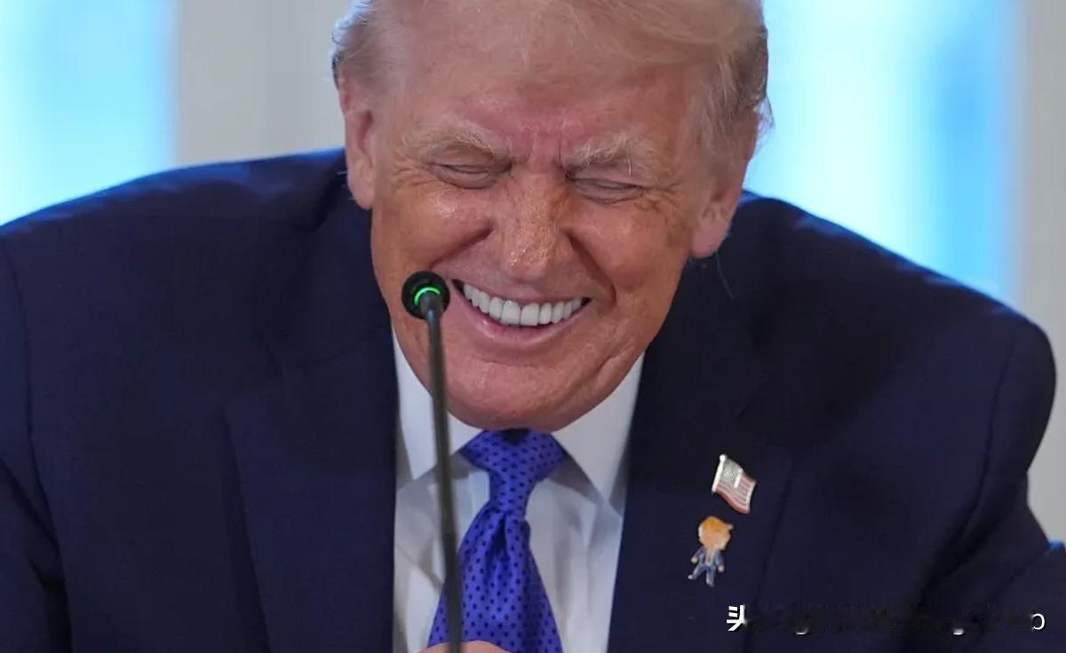 特朗普最近在回应福克斯新闻的提问时，表示美国“没必要”去抓捕普京。这话让在场记者