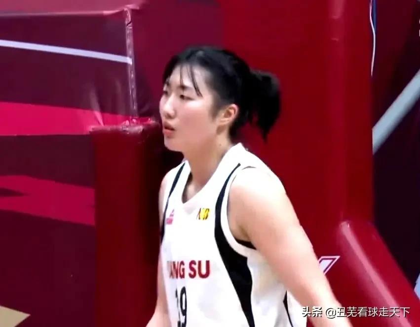 江苏女篮虽败犹荣。
WCBA半决赛，山西大胜新疆女篮，两队实力有差距，山西进入决