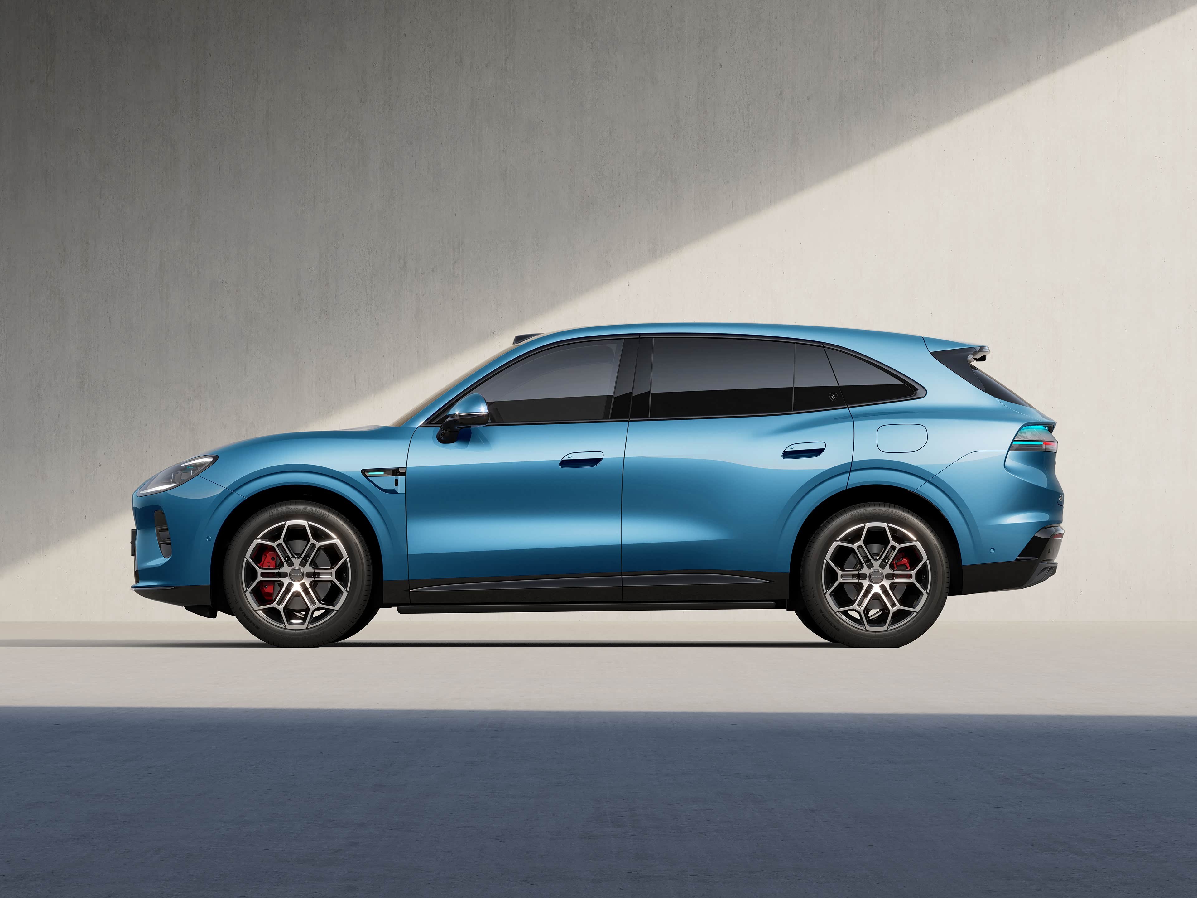 启境GX7官图发布，大五座SUV，座椅可一键后倒成床。 