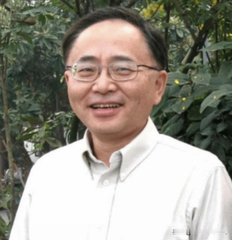 烈士江姐的儿子彭云在美国定居，中国记者问他为什么不肯回国？他的回答让所有人大为震