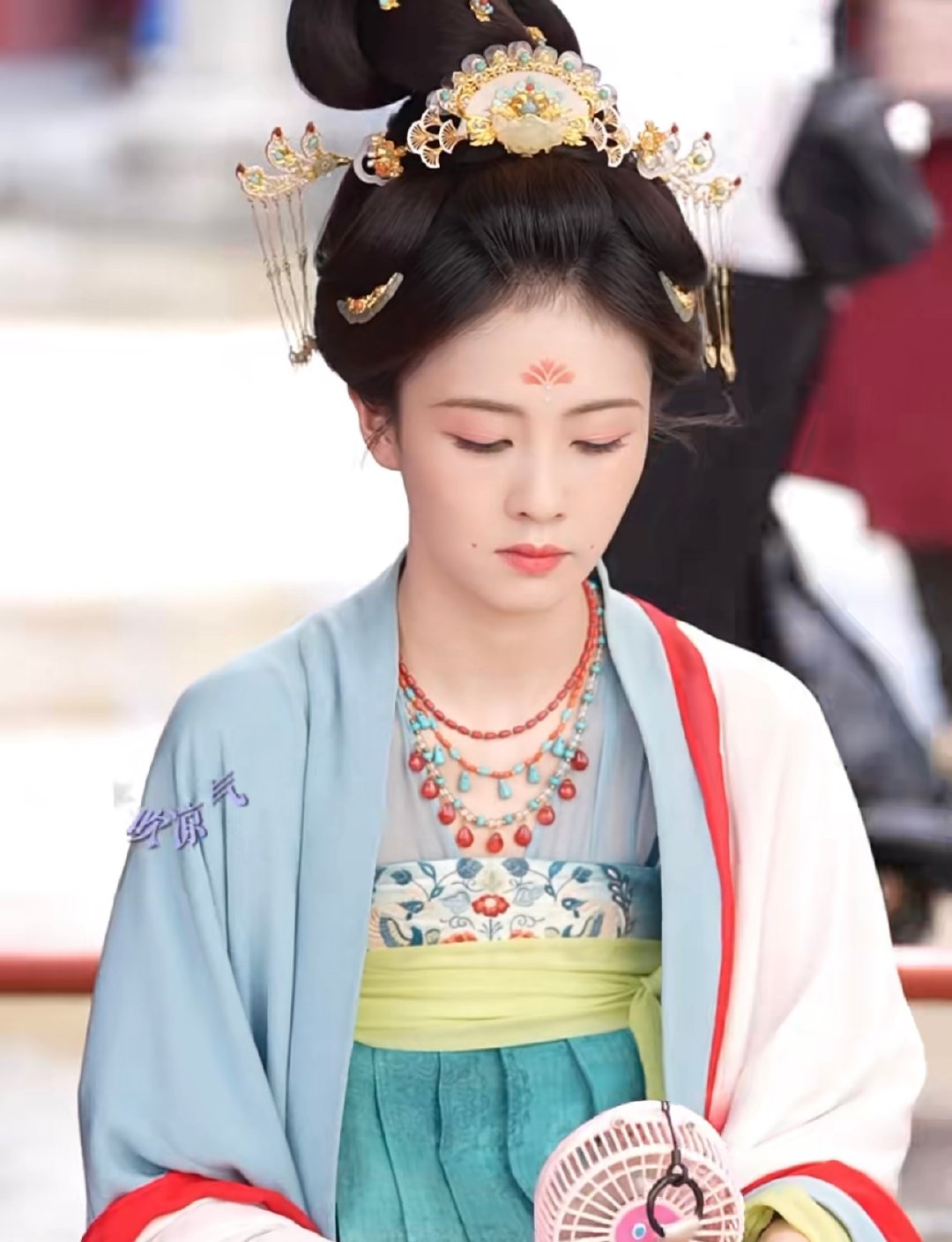 正式开拍都是白鹿本人出演白鹿方回应喝茶替身，开拍后都是本人出演的 