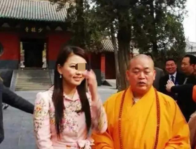 释永信被判25年，以前那些抢着跟他合影的明星名流现在估计都在疯狂删照片。以前觉得