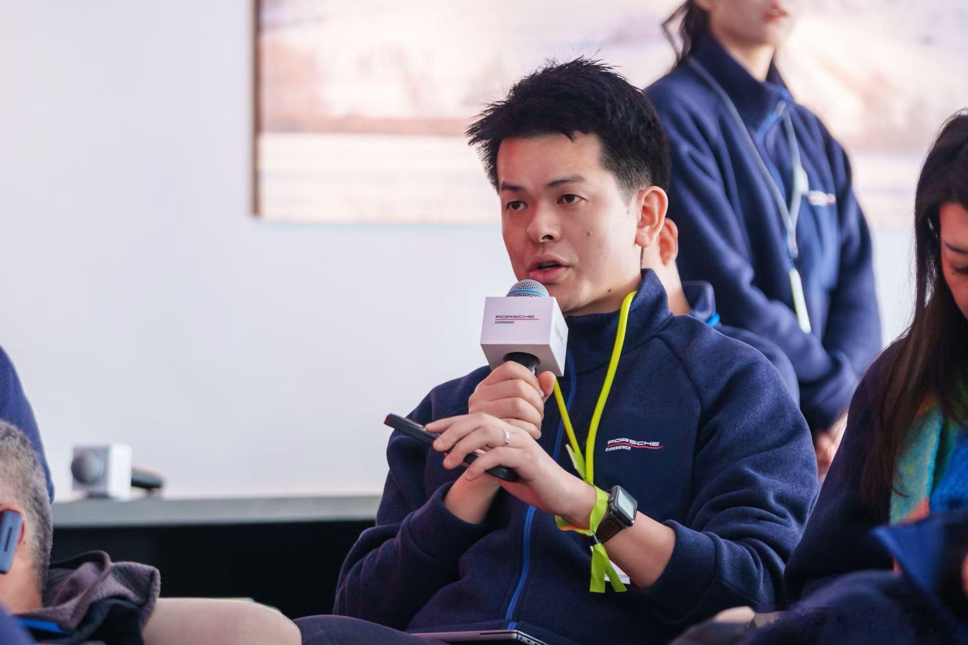 前阵子，我让保时捷中国区CEO用一个词来形容2025年的工作，他给的回答是：fi