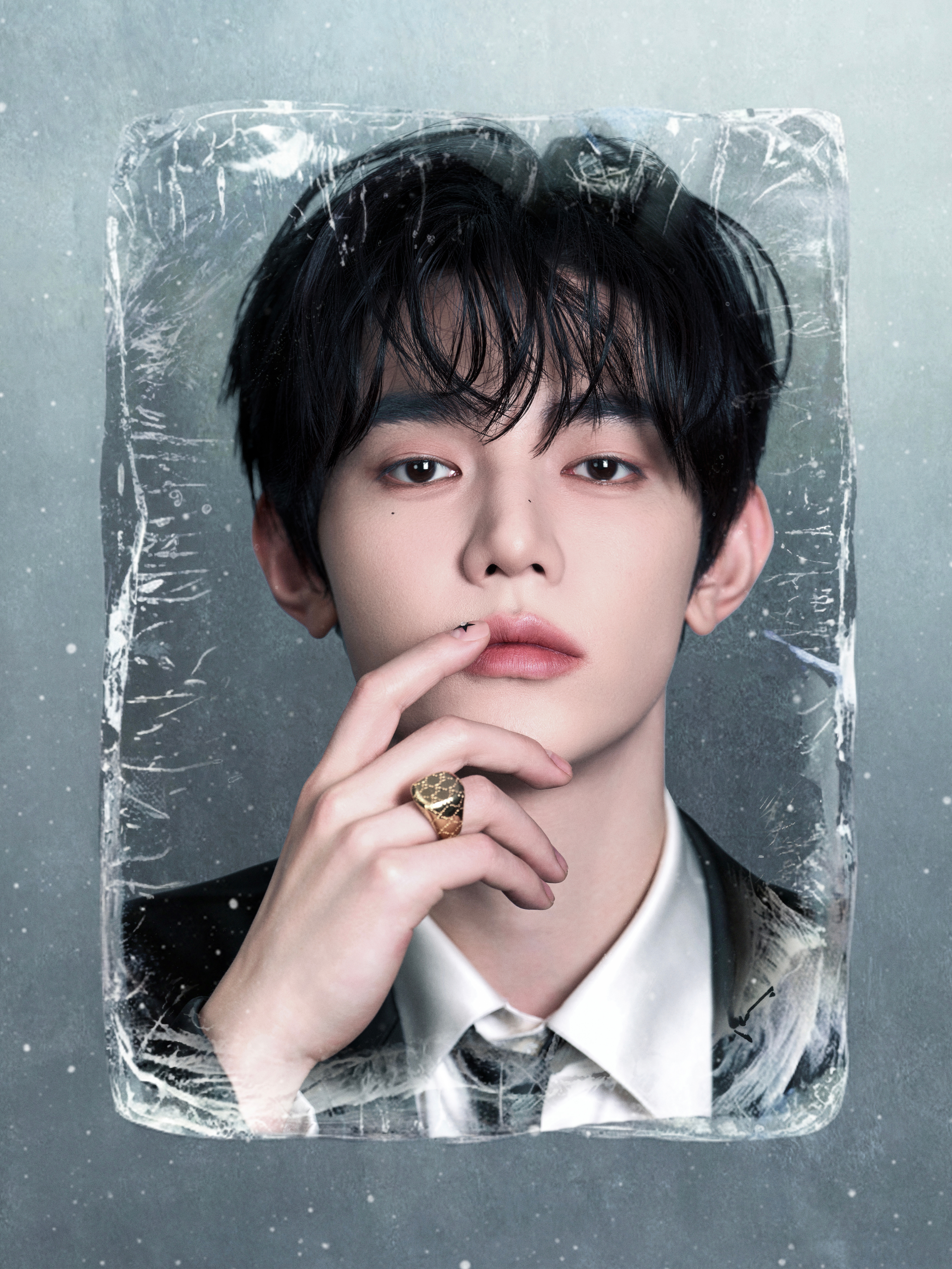 章昊｜微博之夜 首次出席微博之夜的章昊 ，以全套 Gucci by Demna 