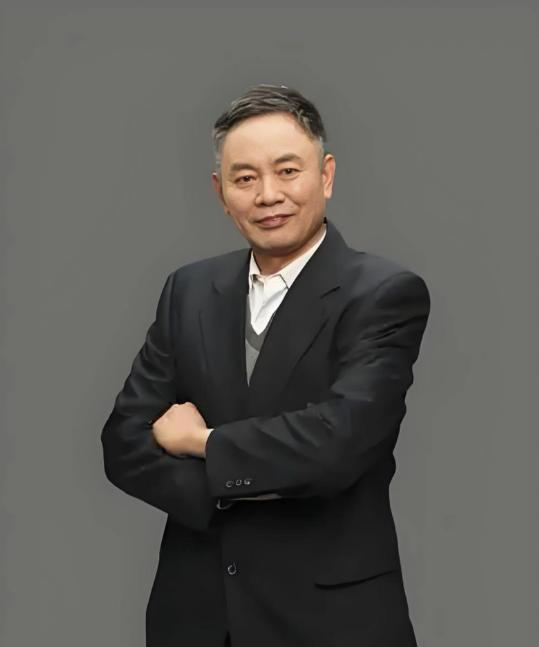 中南大学原校长张尧学被双开，这也是一位副部级干部，1956年1月出生他原本是水电
