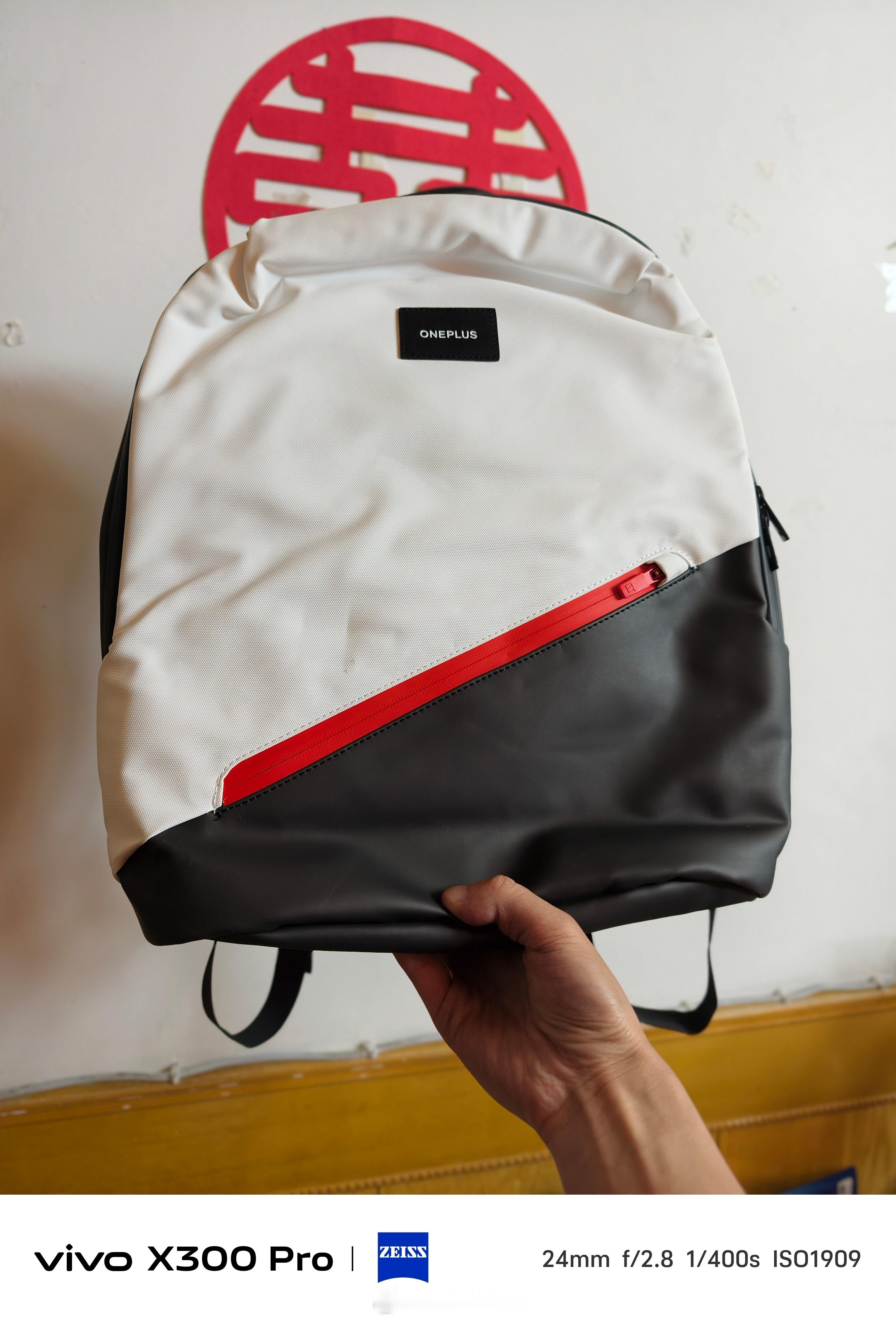 铁粉抽奖转发+关注，（邮费到付，介意勿转）一加双肩包，我自己买来就背过一两次，几