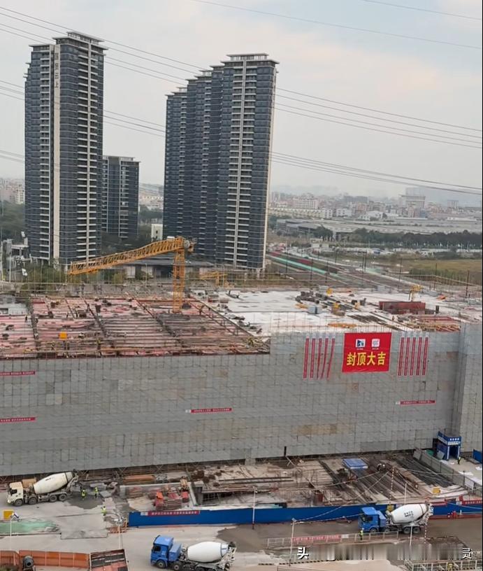 白云山姆会员店主体结构封顶。位于广州市白云区嘉禾望岗附近的山姆会员店，近日实现主