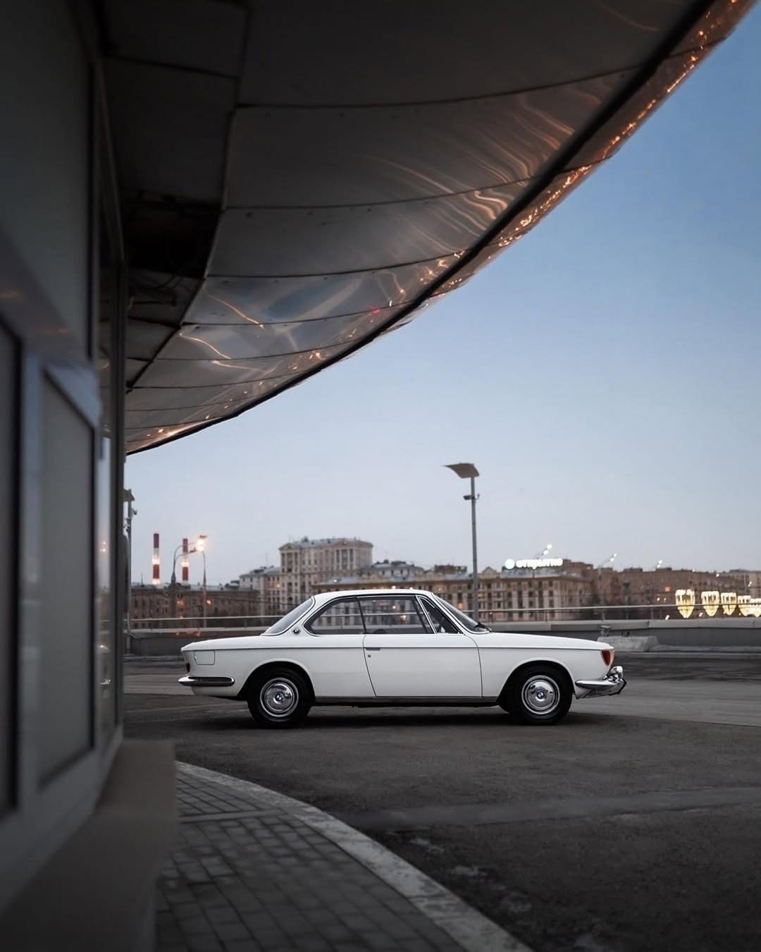 来欣赏一下60年前的宝马从1965年的BMW 2000CS身上看到了新世代宝马的