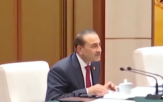 穆尼尔访华刻意换掉军装！小小着装变化，藏着巴基斯坦顶级外交格局。

很多人看国家