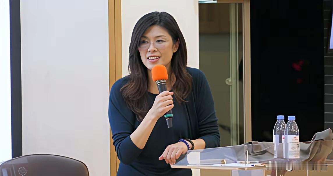 60天连出7招！郑丽文能改写台湾政治格局吗？
 
2025年末的台湾政坛，郑丽文