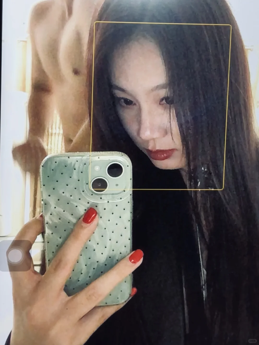 自拍有个肌肉男乱入…