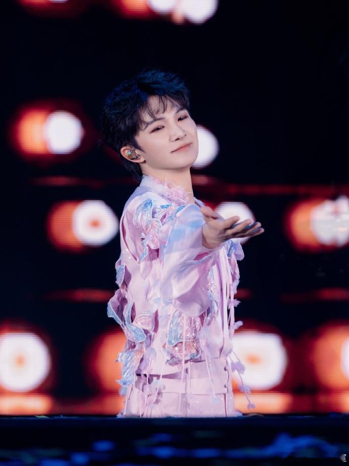 周深重庆演唱会 周深2026巡演重庆站官宣，5月末唱响山城，两场连开，预售时间已