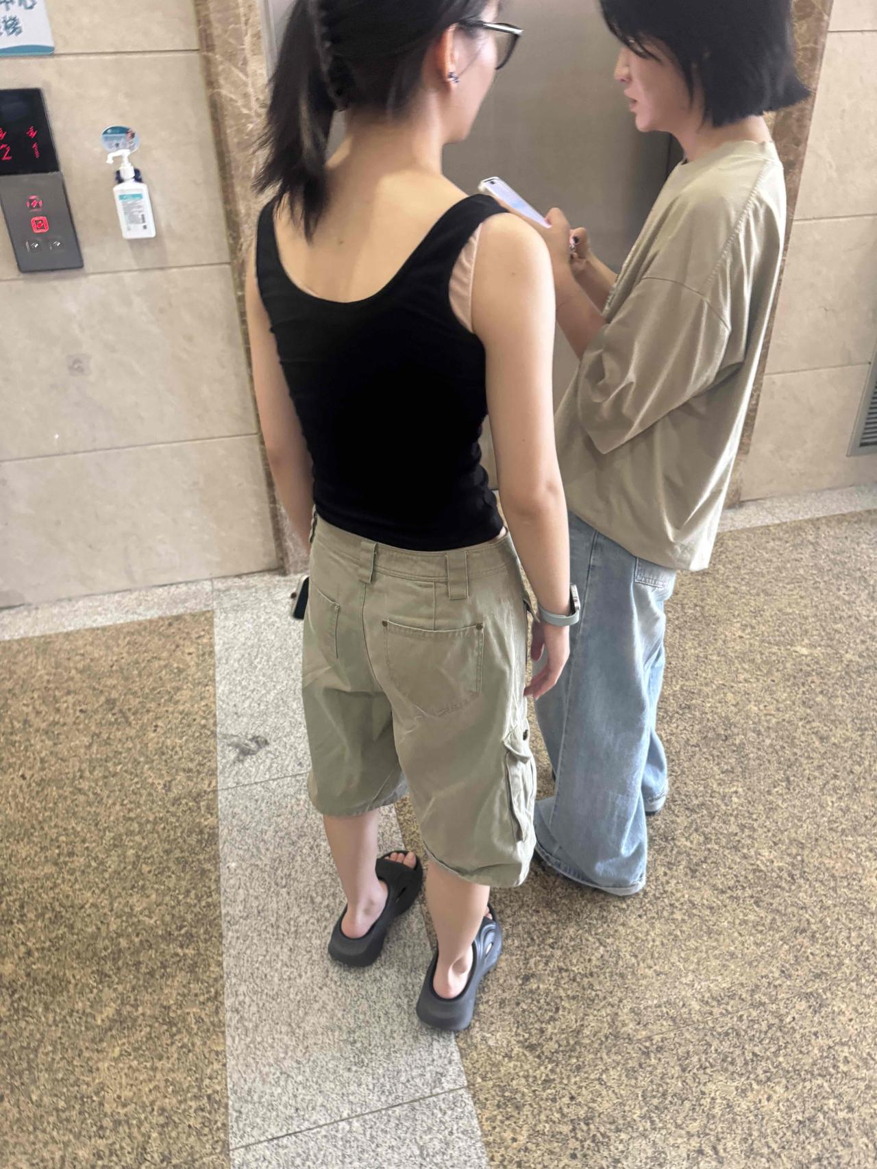 今天碰到一个高中同学，名字叫王佳佳印象深刻，学校时候经常被老师批评