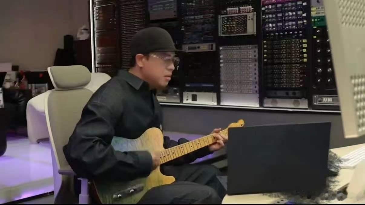 中国球迷专属世界杯BGM可以给到夯的世界杯中文歌 听完官方曲再回味全球都热 AI